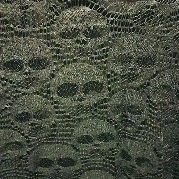 Skull sheer front top - Picture 2 of 3